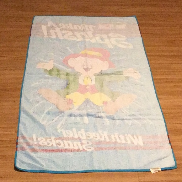 1987 Vintage Oversized Keebler Beach Towel - Picture 2 of 2